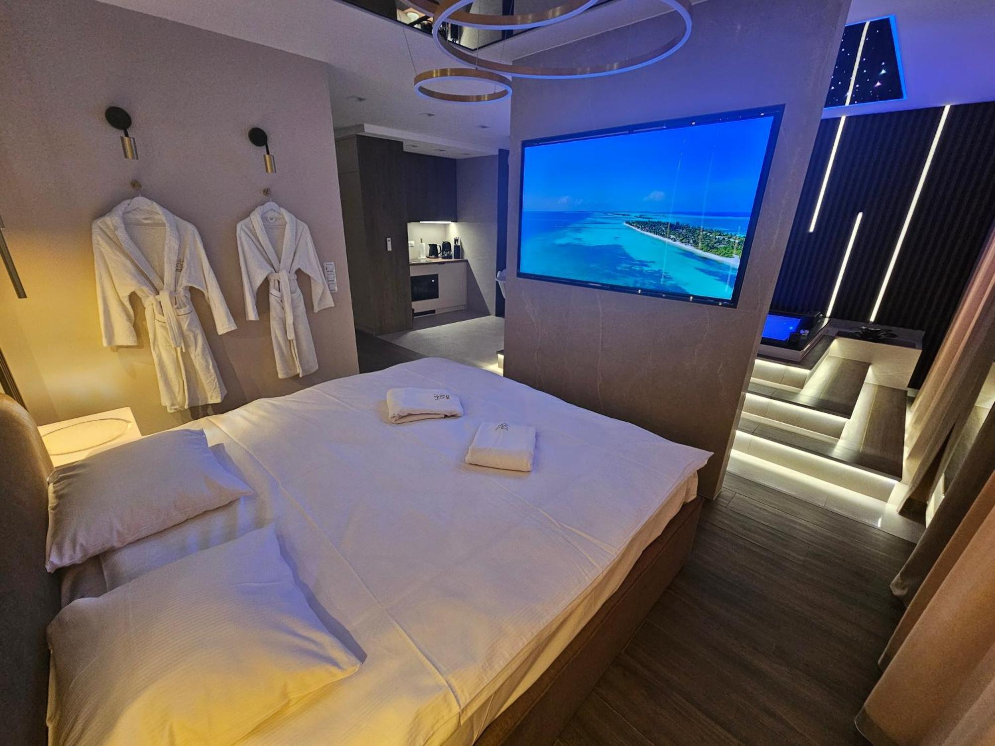 Masarska 8 Vip Apartamenty Jacuzzi Краков Экстерьер фото