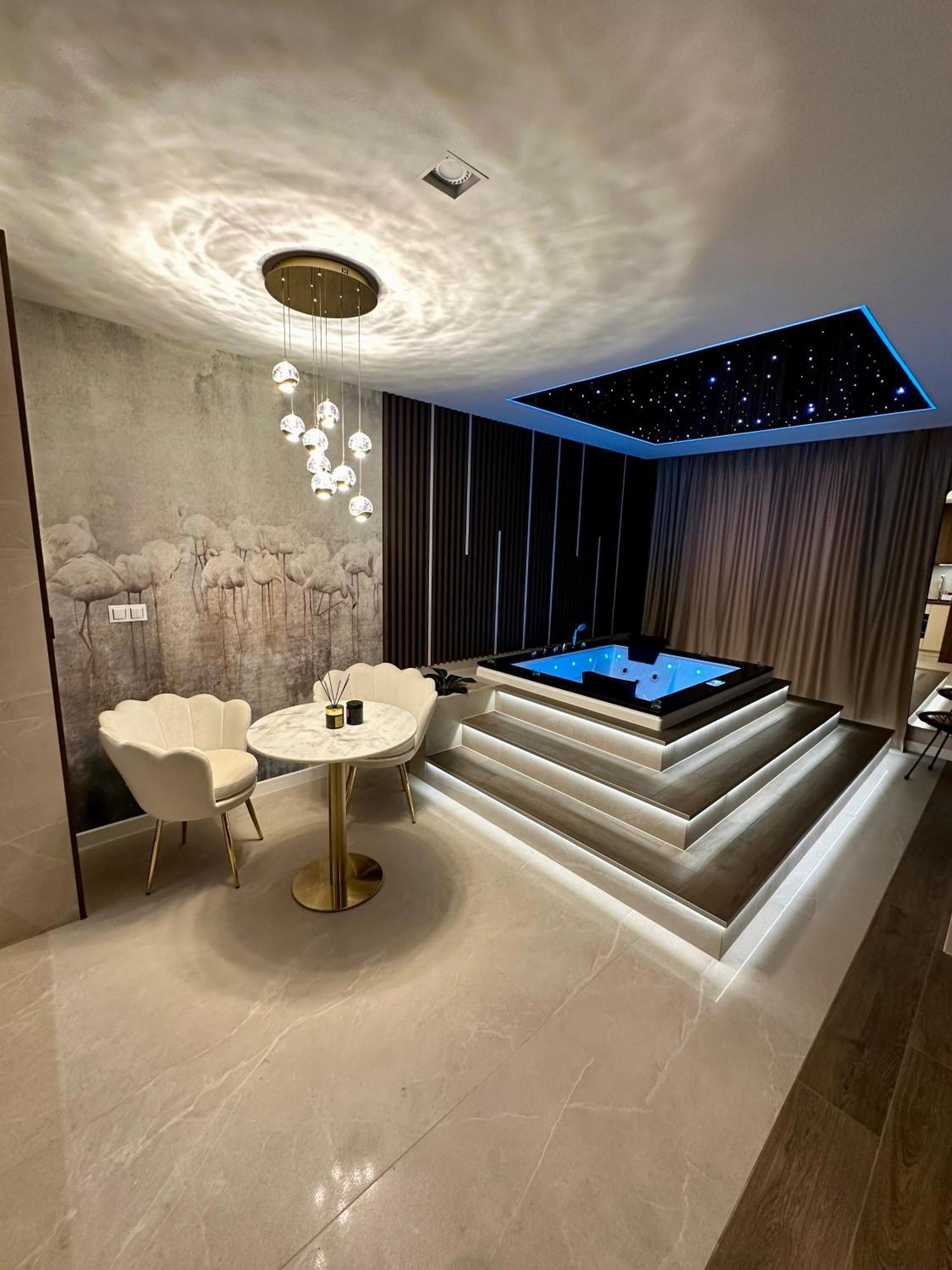 Masarska 8 Vip Apartamenty Jacuzzi Краков Экстерьер фото